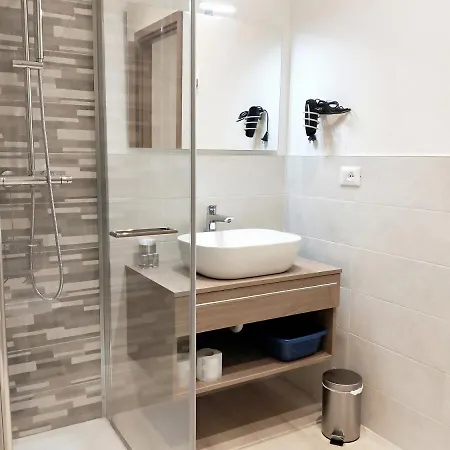 Via Poma Apartments&rooms Верона