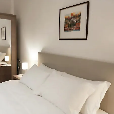 Via Poma Apartments&rooms * Верона