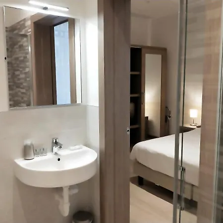 Διαμέρισμα Via Poma Apartments&rooms *