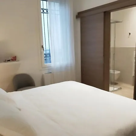 Διαμέρισμα Via Poma Apartments&rooms *