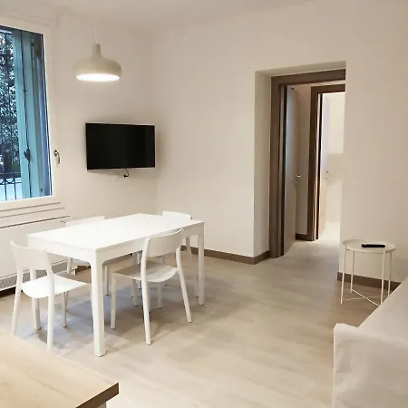 Via Poma Apartments&rooms * Верона