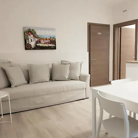 Via Poma Apartments&rooms Апартаменты *