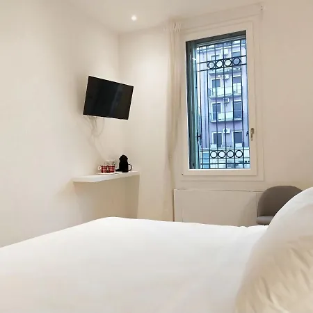 Via Poma Apartments&rooms Апартаменты *