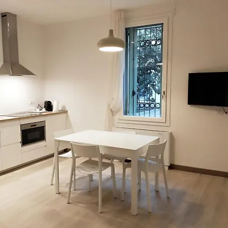 Via Poma Apartments&rooms Апартаменты *