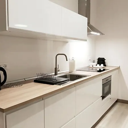 Via Poma Apartments&rooms 아파트 *